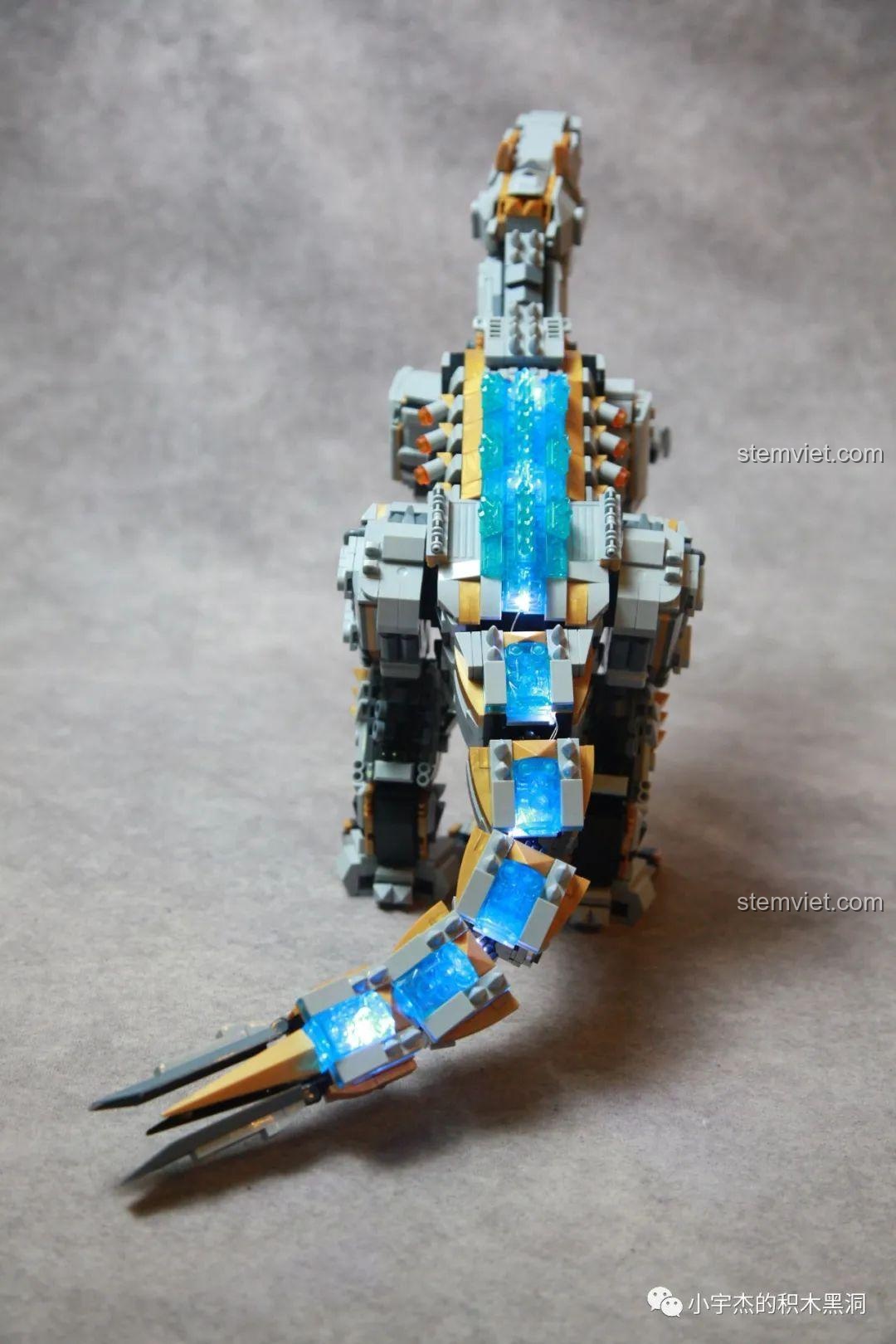 Hiệu ứng đèn LED phát sáng dọc sống lưng của mô hình Khủng Long Máy Allosaurus Panlos Brick 611015.