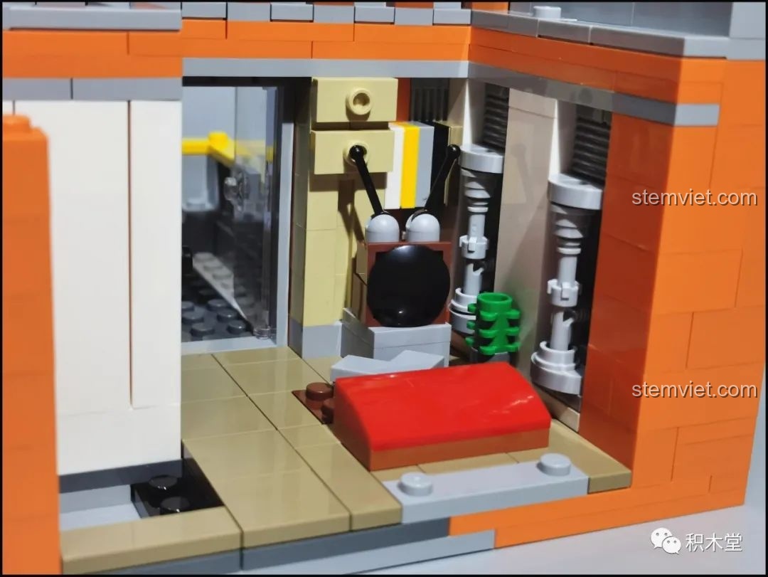 Mô hình Quán Cà Phê Havana được chiếu sáng bằng 8 viên gạch đèn đi kèm, tạo hiệu ứng ấm áp.