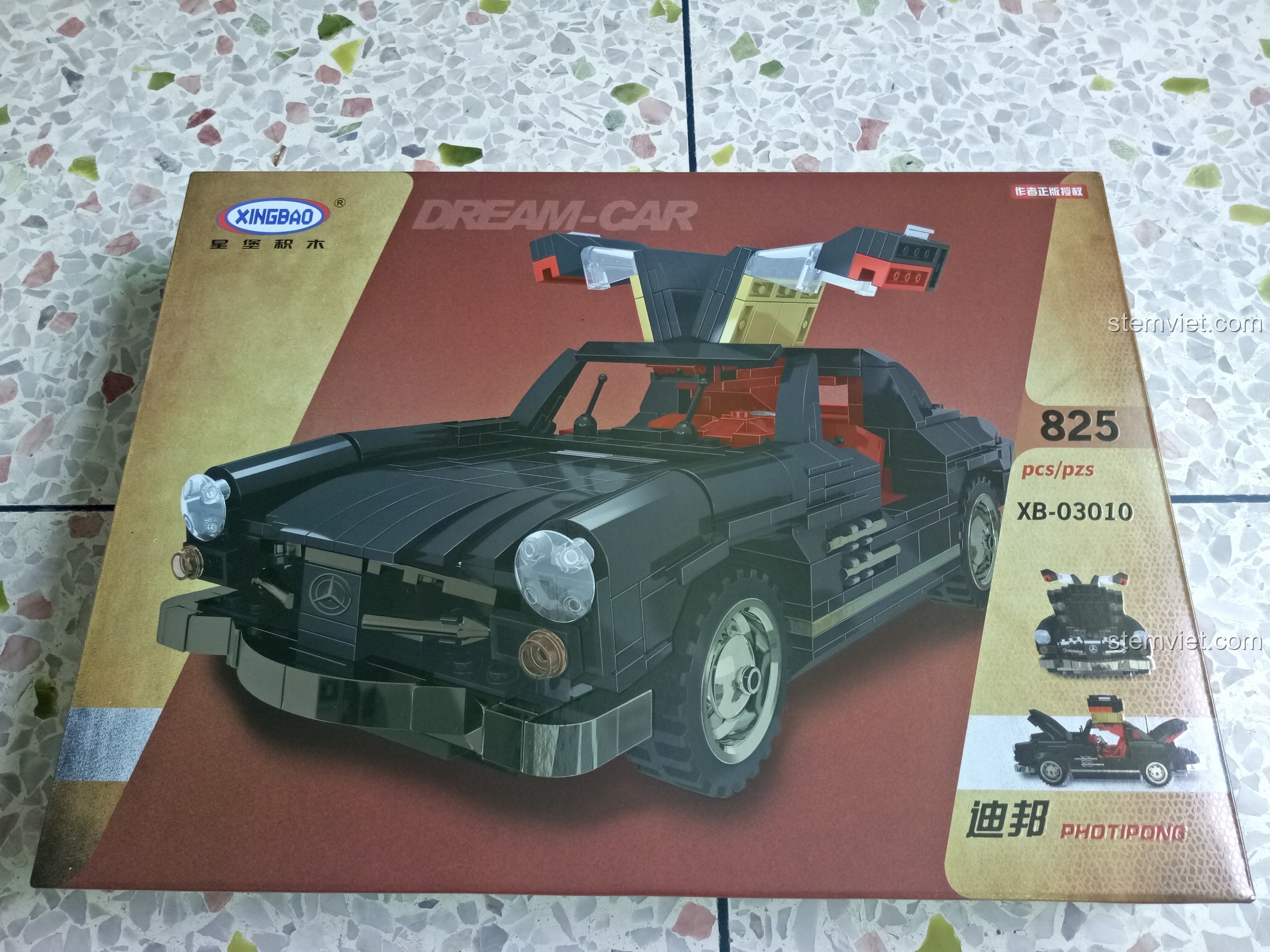 Hộp bộ đồ chơi Xe Cổ Mercedes Benz 300SL XB03010 sau khi đã bóc lớp seal nilon, màu sắc và hình ảnh rõ nét hơn.