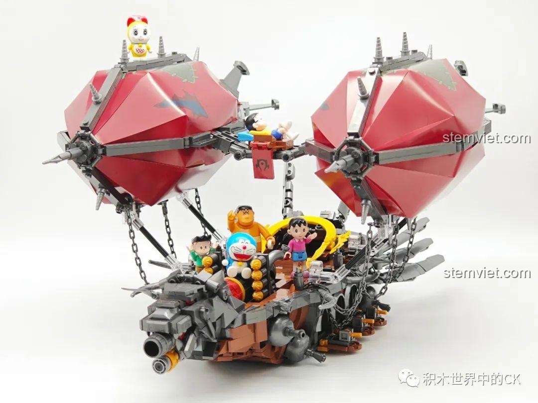 Hình ảnh vui nhộn với các nhân vật hoạt hình khác trên boong tàu Pháo đài bay của phe Horde JIESTAR 58036.