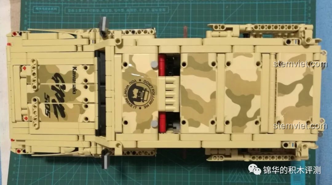 Góc nhìn từ trên xuống của xe Marauder sau khi hoàn thành túi số 5, đồ chơi xây dựng Xe chiến đấu Marauder.