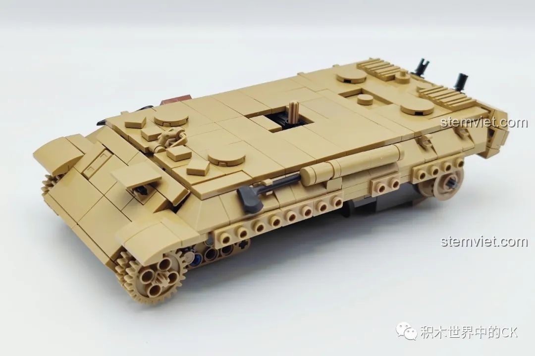Thân xe tăng Panther V C61073 đang dần được hoàn thiện trong quá trình lắp ráp.