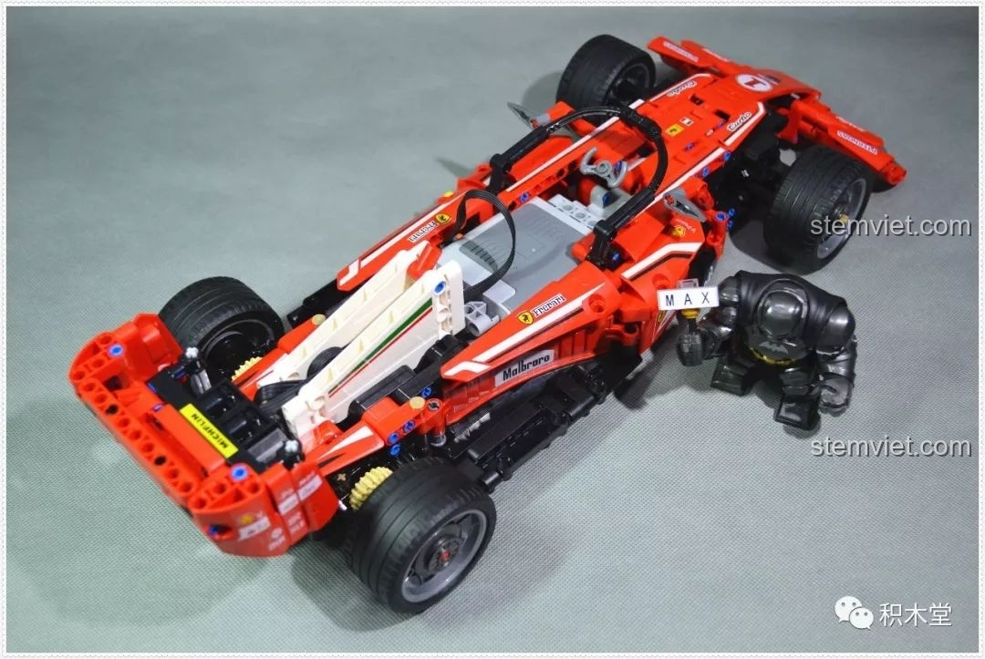 Hoàn thiện thân xe của bộ lắp ráp Siêu xe đua F1 cho con trai từ 6 tuổi.