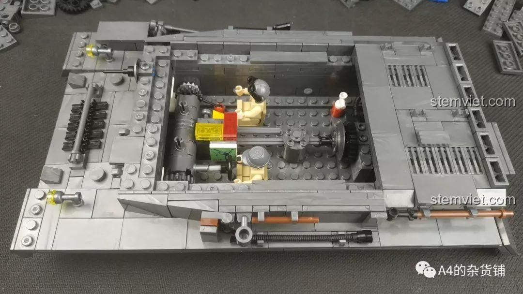 Hoàn thiện phần thân xe với các chi tiết bên ngoài như cửa quan sát và các tấm chắn.