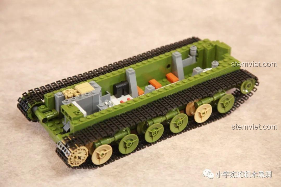 Mô hình Xe chiến đấu phòng không Type 09 đã được lắp hoàn chỉnh phần xích xe.