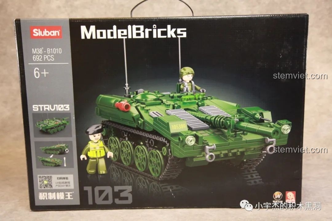 Mặt trước hộp đồ chơi lắp ghép Xe tăng S Thụy Điển Sluban M38-B1010 với hình ảnh mô hình hoàn chỉnh và 2 minifigures.