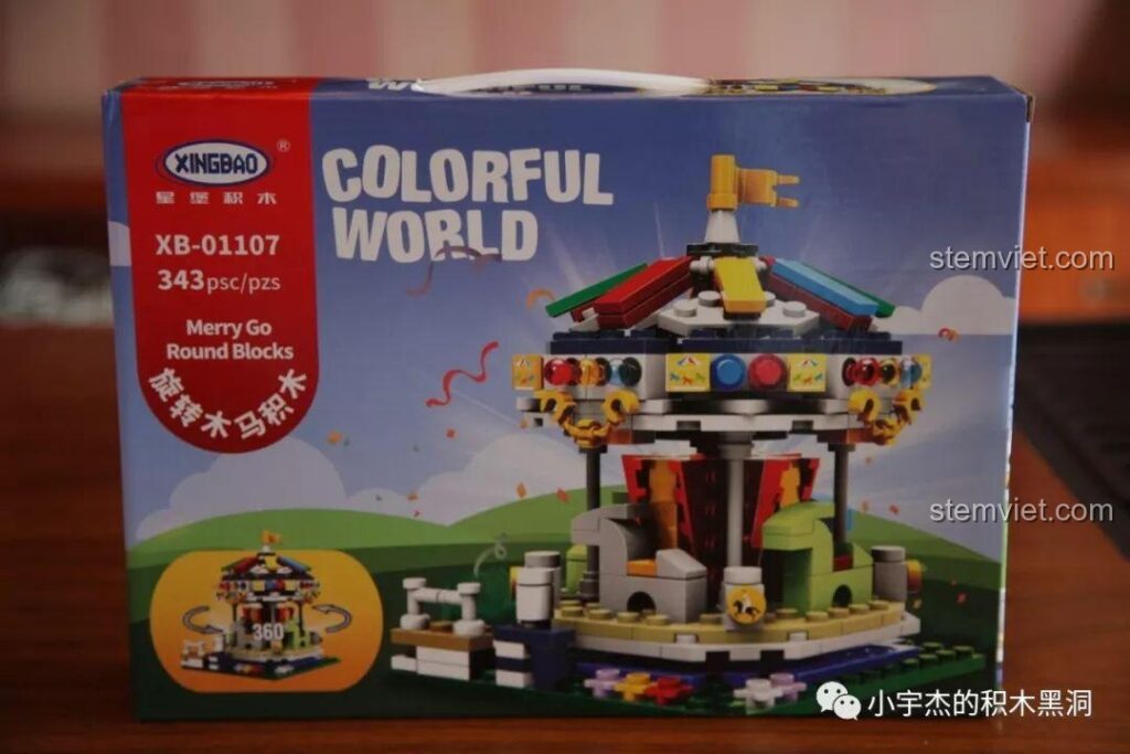 Mặt trước hộp bộ lắp ghép Vòng Xoay Ngựa Gỗ Colorful World XINGBAO XB-01107 với hình ảnh sản phẩm hoàn thiện đầy màu sắc.