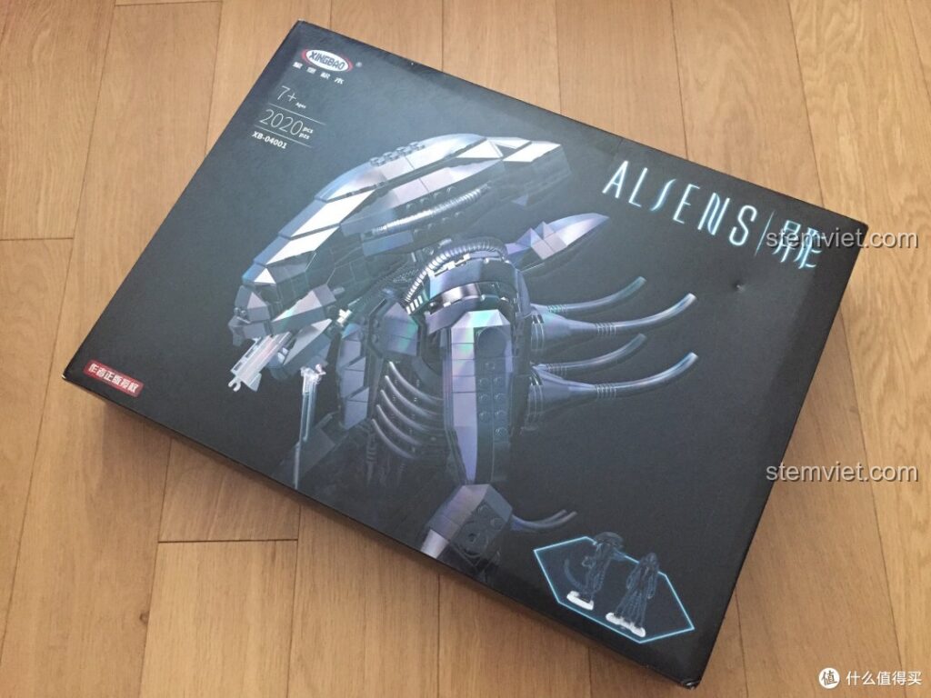 Hộp đựng bộ xếp hình Mô Alien XB-04001 chất lượng cao giá tốt, thiết kế màu đen huyền bí, hình ảnh quái vật Xenomorph ấn tượng.