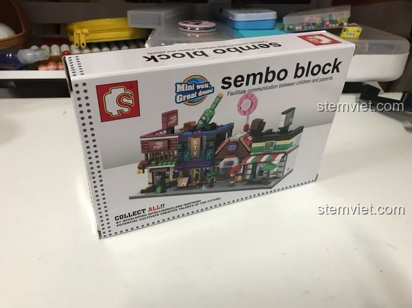 Hộp đựng của bộ lắp ghép Sembo SD 6021 Cửa Hàng Karaoke Phố Ngày Lễ, thể hiện rõ thương hiệu và mô hình.