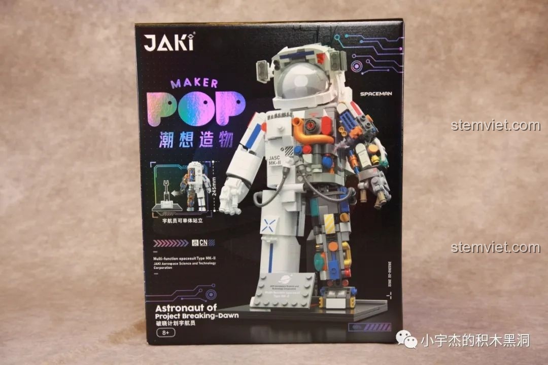 Mặt trước hộp bộ lắp ráp JAKI JK9106 Phi Hành Gia Kế Hoạch Rạng Đông, hiển thị mô hình nửa người nửa máy độc đáo.
