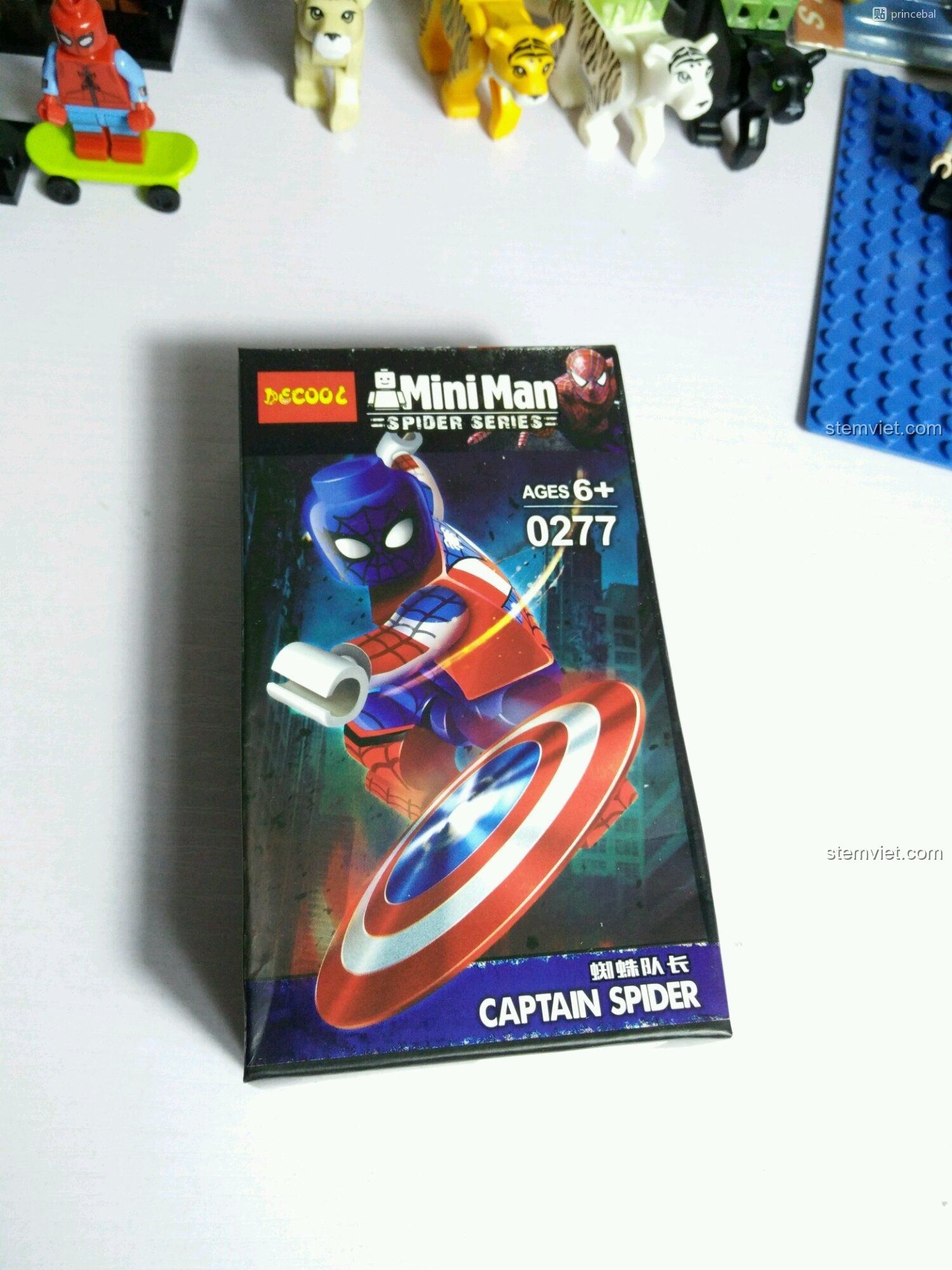 Hộp của minifigure Captain Spider Decool 0277, sự kết hợp giữa Spider-Man và Captain America. Đánh giá bộ đồ chơi siêu anh hùng.