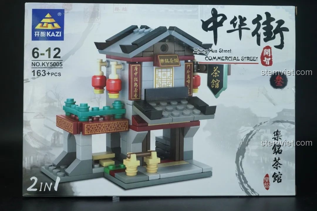 Hộp của mô hình Trà Quán Lạc Minh, thuộc bộ đồ chơi xây dựng KAZI KY5005, dành cho bé từ 6 tuổi.