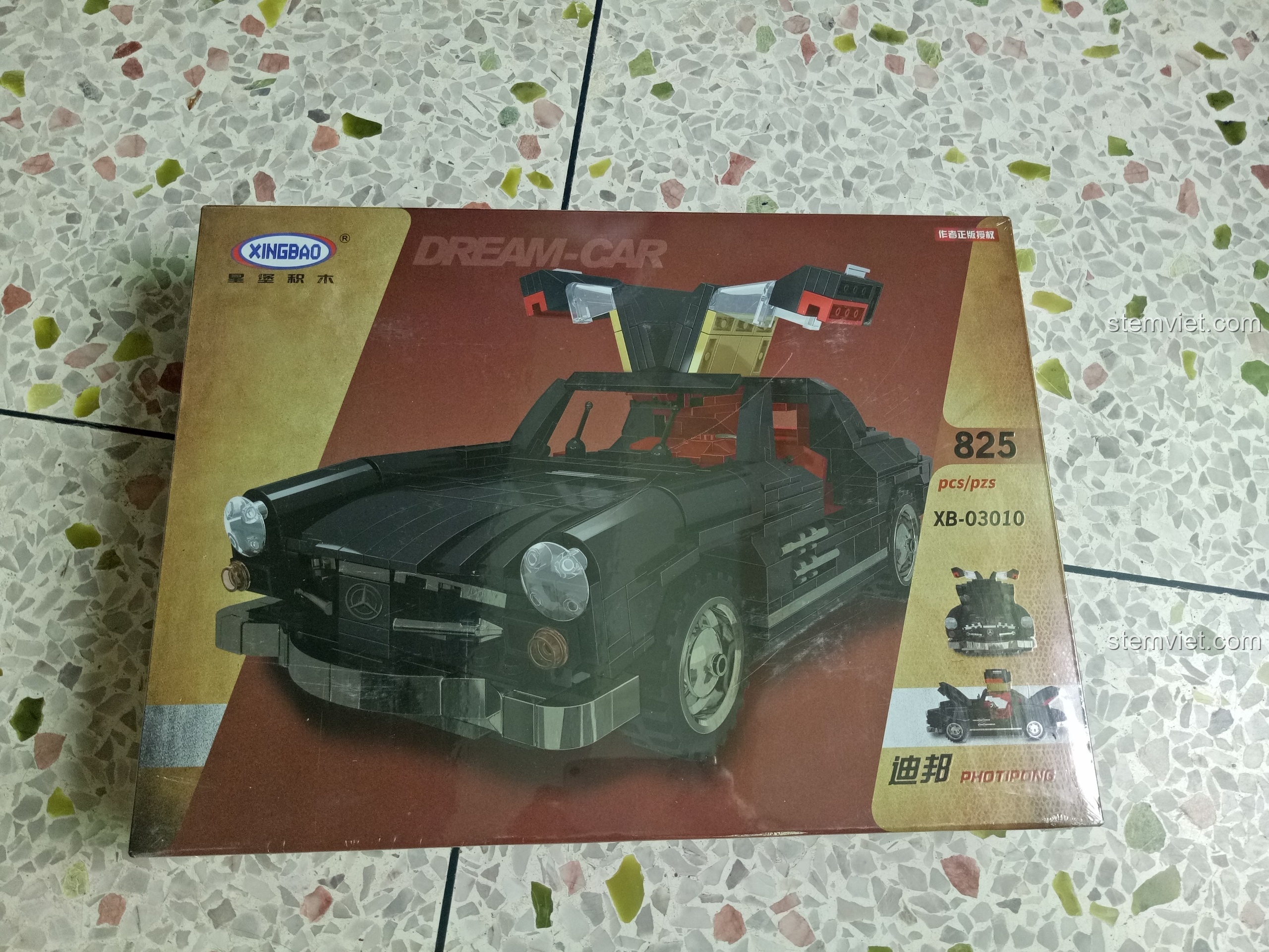Hộp sản phẩm bộ lắp ráp Xingbao 03010 Xe Cổ Mercedes Benz 300SL, thiết kế vintage với hình ảnh xe màu đen cửa cánh chim.