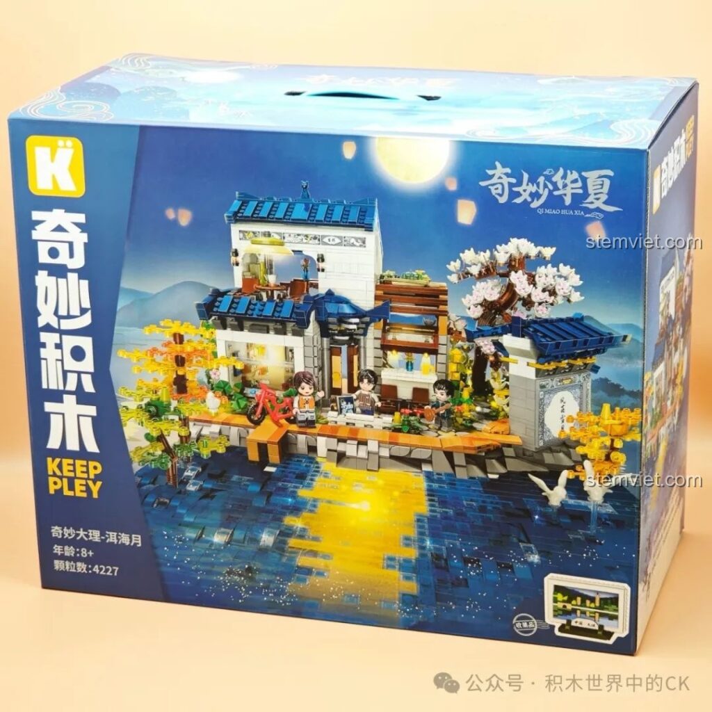 Mặt trước hộp bộ xếp hình Keeppley K18005 Mô hình Lắp ráp Phong Cảnh Hồ Nhĩ Hải Đại Lý với hình ảnh mô hình hoàn thiện.