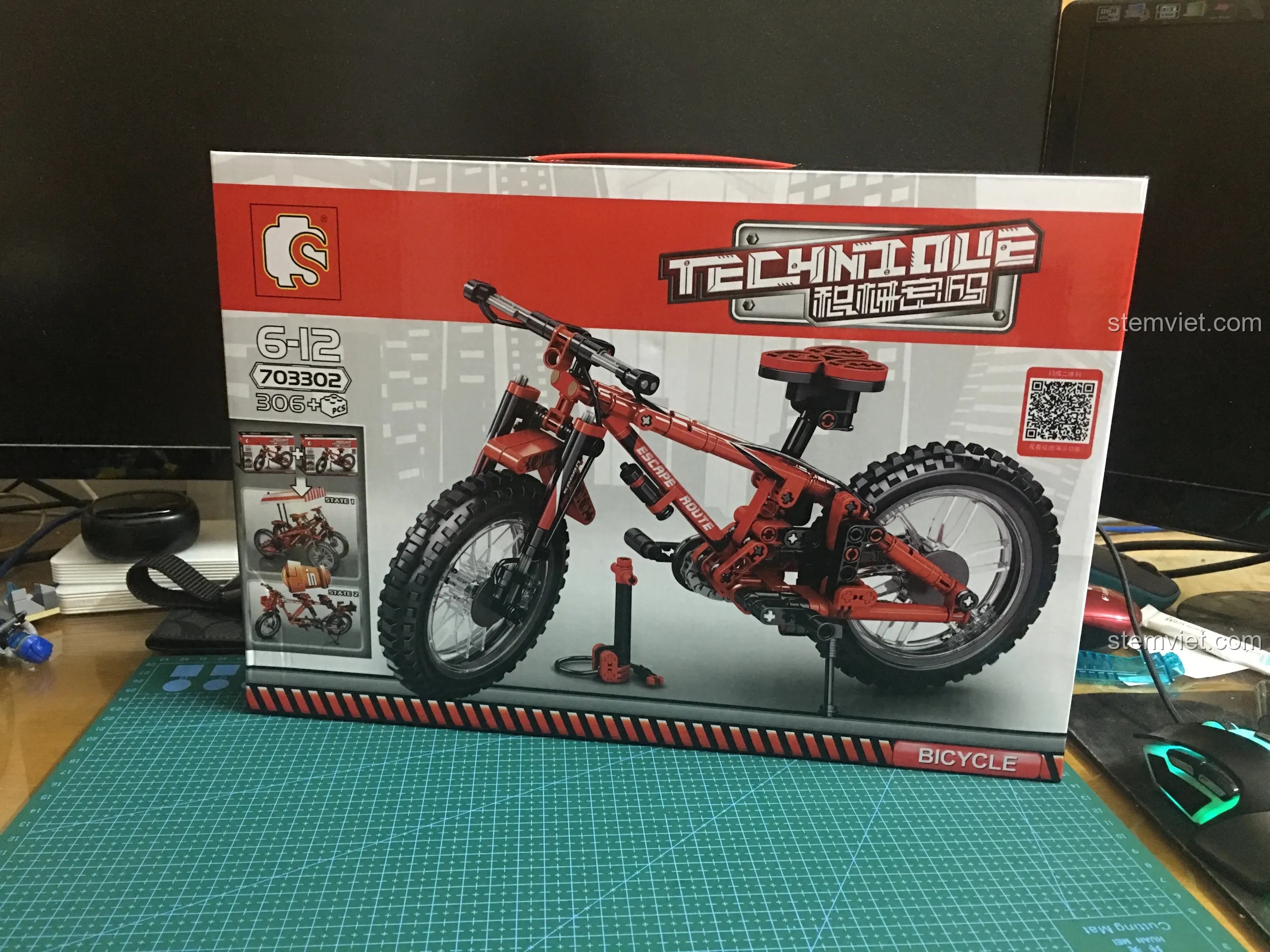 Hộp sản phẩm bộ lắp ráp Sembo 703302 Xe Đạp Địa Hình với hình ảnh mô hình màu đỏ nổi bật, phù hợp cho trẻ từ 6 tuổi.