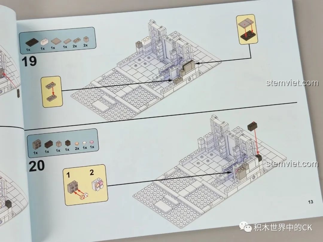 Một trang trong sách hướng dẫn của bộ Leier 10003, minh họa các bước lắp ráp phần móng của tòa nhà một cách rõ ràng.