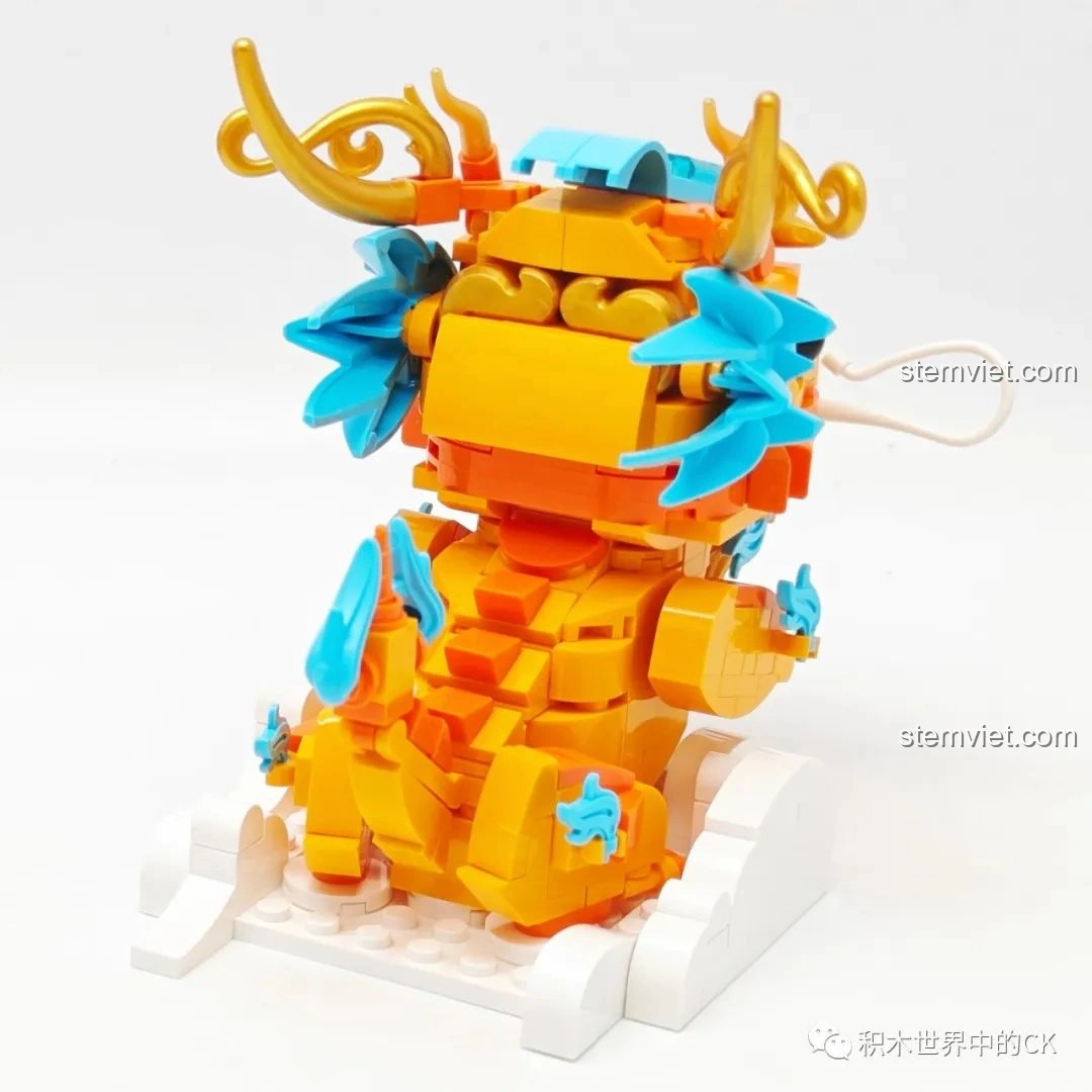 Cận cảnh phần đầu của mô hình Lucky Dragon trong Bộ sưu tập Sơn Hải Kinh JAKI.