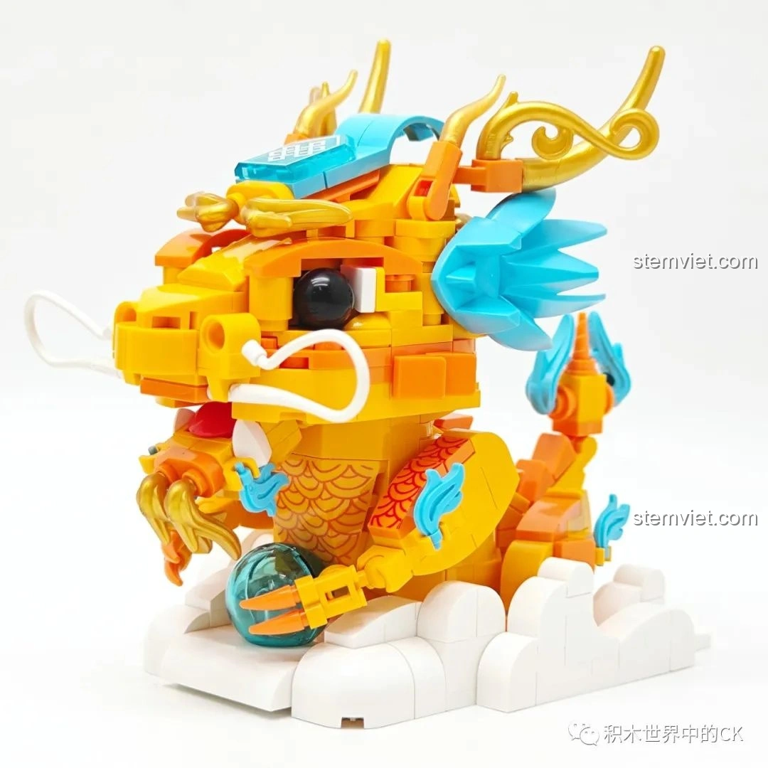 Mô hình Lucky Dragon (Rồng May Mắn) đã hoàn thiện, nhìn từ góc khác.