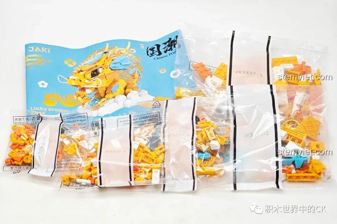 Mô hình Lucky Dragon (Rồng May Mắn) đã hoàn thiện, nhìn từ phía sau.