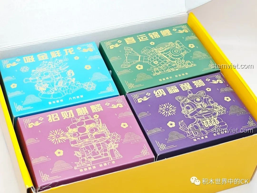 Các túi mảnh ghép và sách hướng dẫn của mô hình Lucky Koi trong Bộ sưu tập Sơn Hải Kinh JAKI.