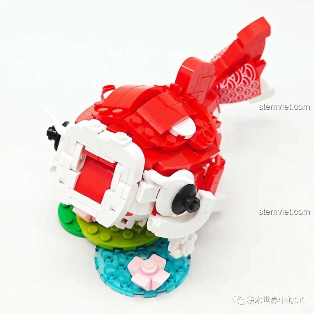 Mô hình Lucky Lion (Sư Tử May Mắn) đã hoàn thiện, nhìn từ góc nghiêng.