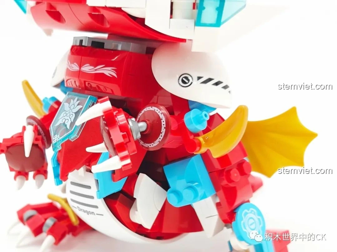 Cận cảnh móng vuốt và chân của mô hình Rồng Cơ Giáp Xích Diễm JAKI JK5138, thể hiện sự vững chãi.