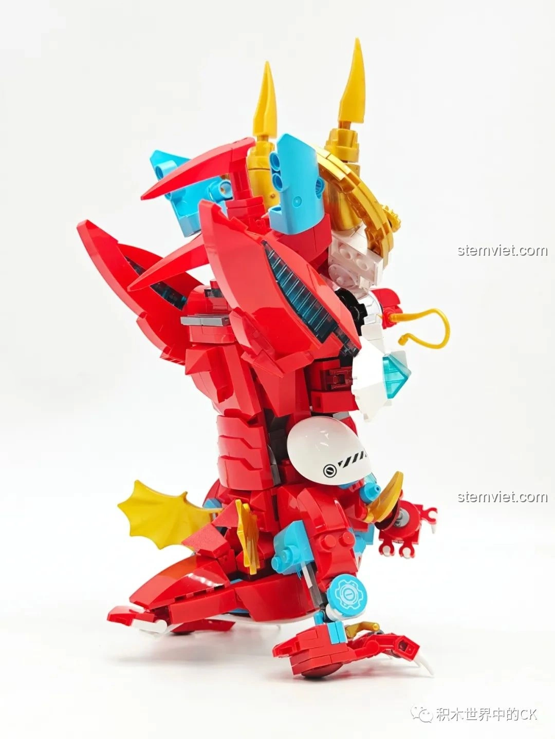 Mô hình Rồng Cơ Giáp Xích Diễm JAKI JK5138 đã hoàn thiện, nhìn từ góc sau bên trái.