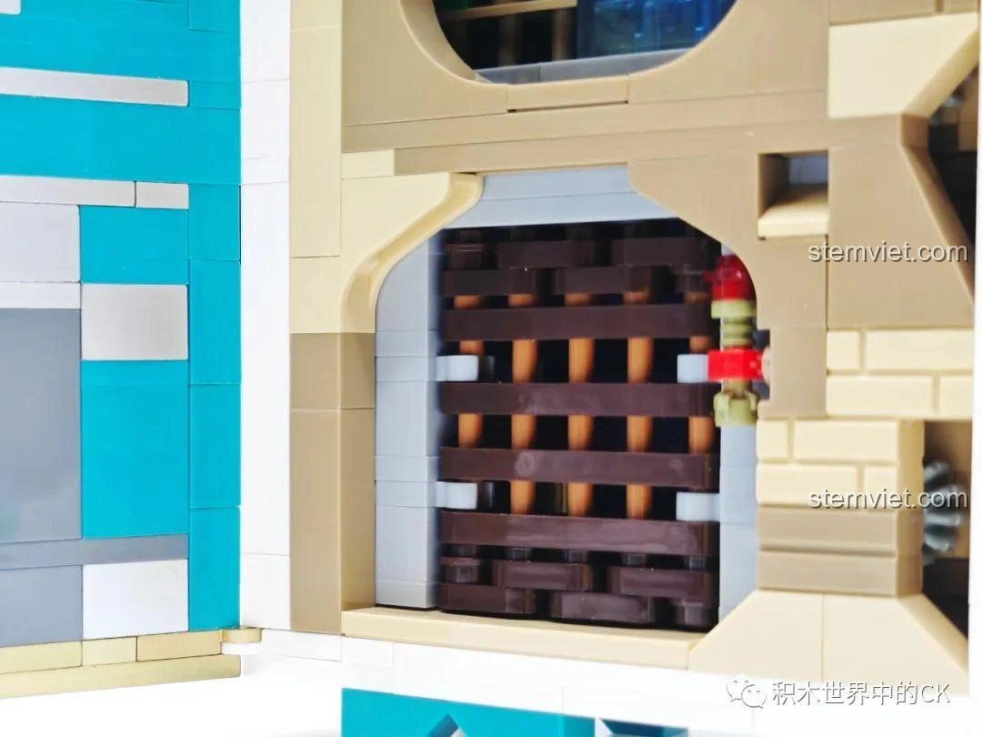 Cận cảnh chi tiết bên trong ô tròn của mô hình JIESTAR 58102 Sách Thiên Không, với khung cảnh bí ẩn.