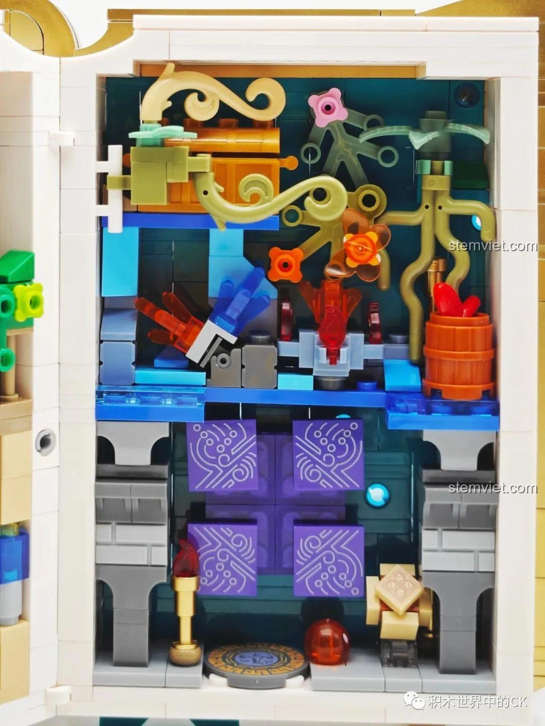 Cận cảnh chi tiết nền đất và các khối vuông tím trong mô hình JIESTAR 58102 Sách Thiên Không.