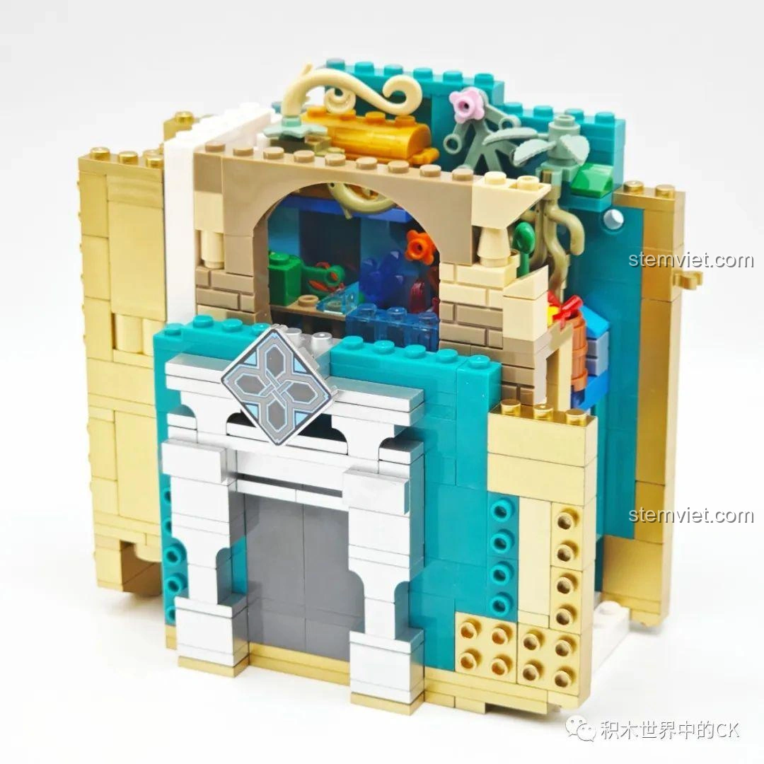 Mô hình JIESTAR 58102 Sách Thiên Không đang trong quá trình lắp ráp mặt trước, dần hoàn thiện hình dáng.