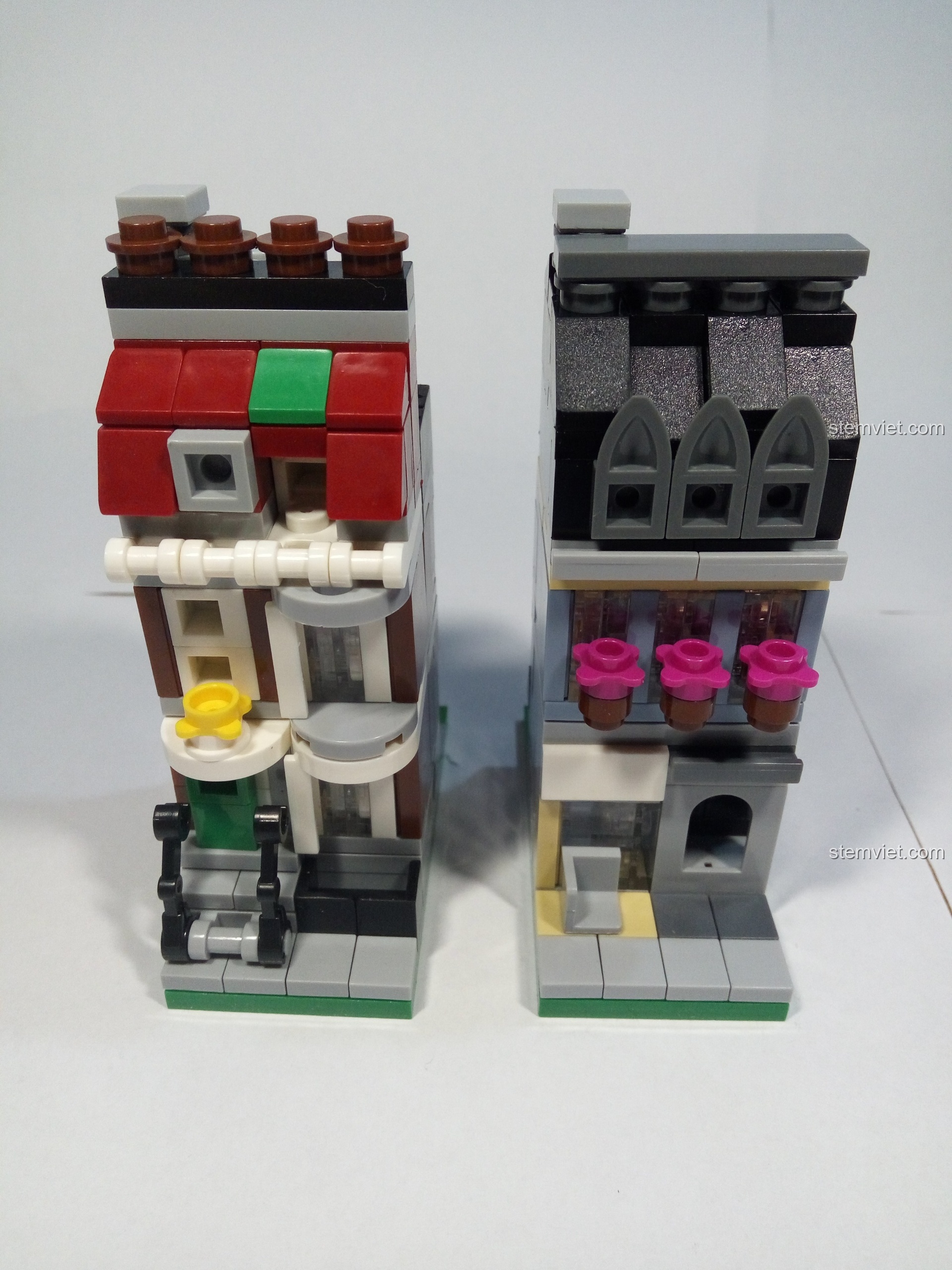 Góc nhìn khác của hai tòa nhà tách rời từ bộ lắp ghép Cửa hàng thú cưng mini JiSi, một lựa chọn giá rẻ.