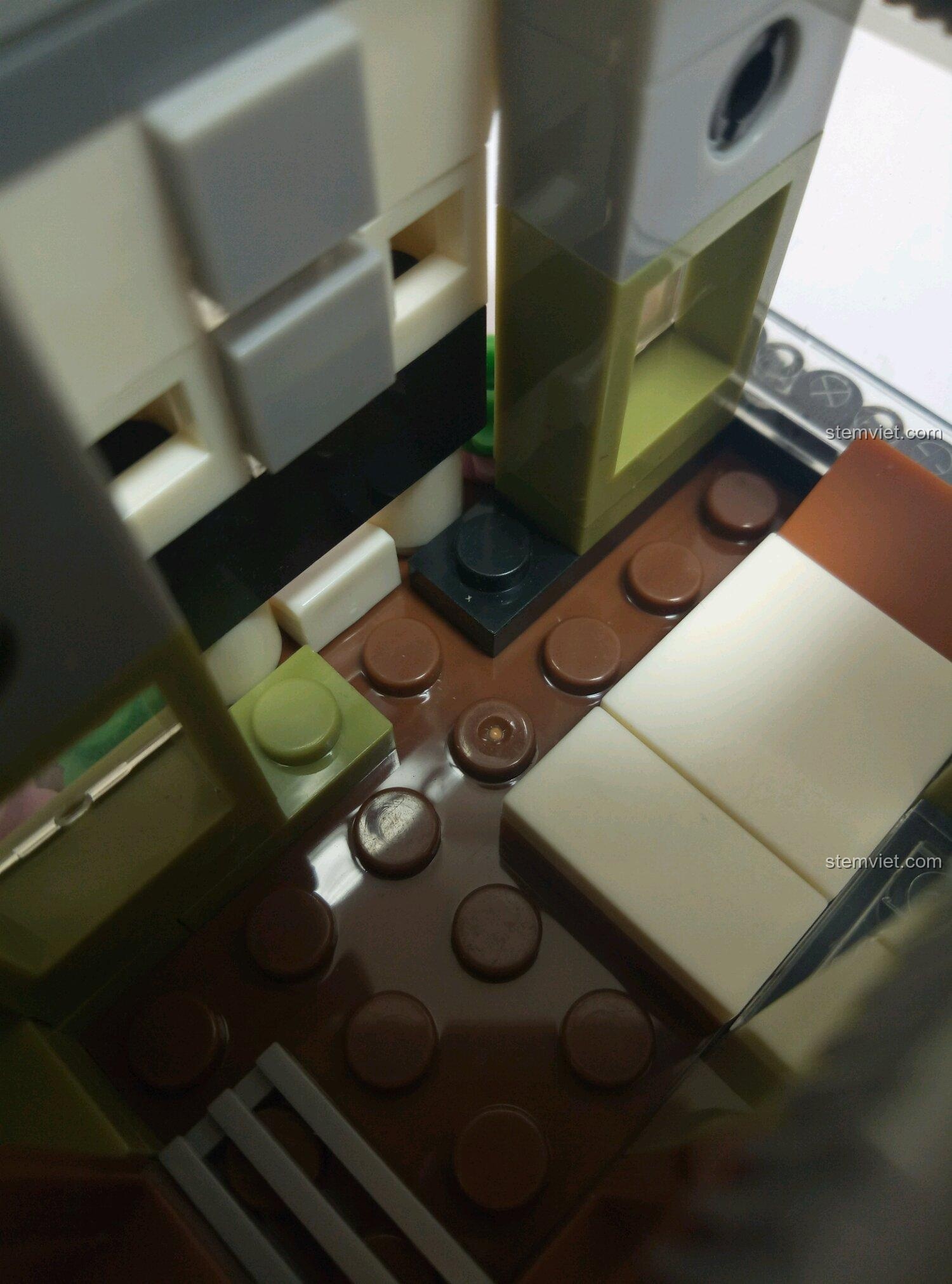 Ảnh chụp hoàn thiện của bộ lắp ghép Nhà hàng Paris Jisi 1117, một mô hình kiến trúc mini đẹp mắt và giá tốt.