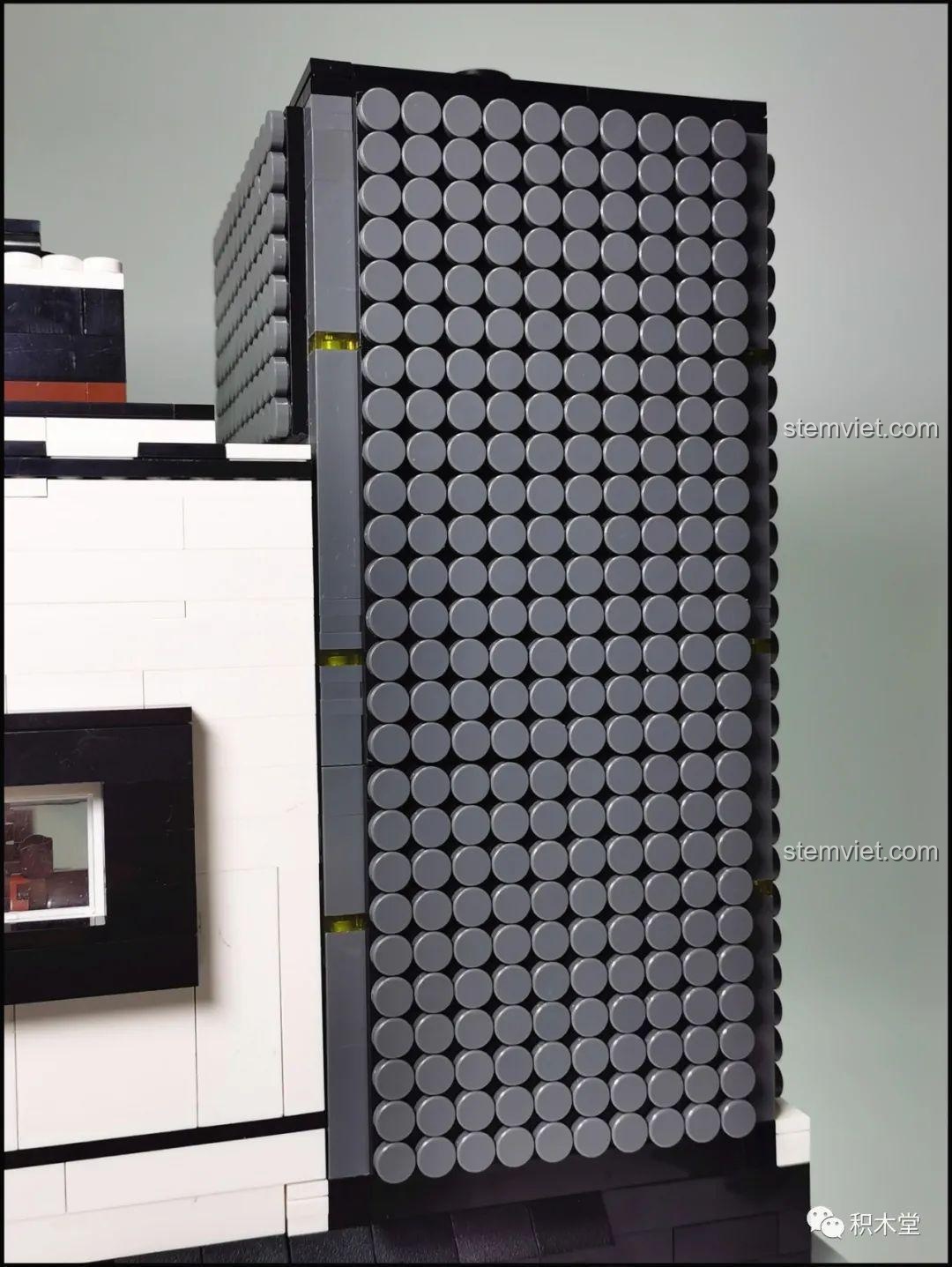 Cận cảnh cơ chế điều khiển mái hiên của bộ lắp ghép Juhang Technology 86007 Quán Cà Phê Góc Phố, cho thấy cách hoạt động của tính năng này.