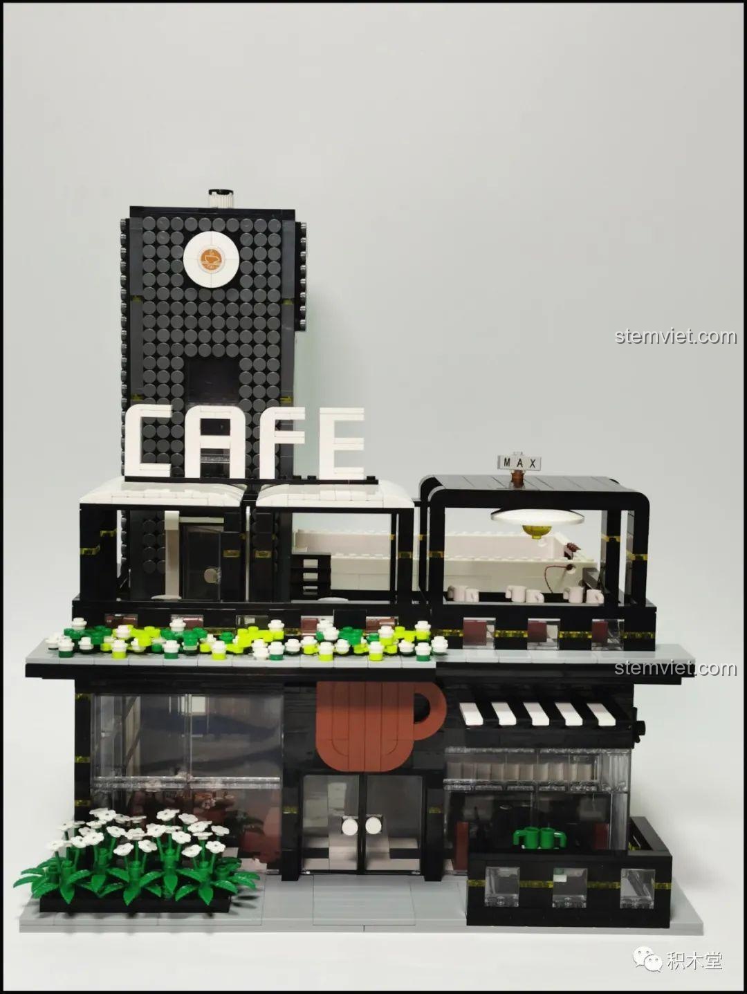 Ban công ngoài trời của bộ lắp ghép Juhang Technology 86007 Quán Cà Phê Góc Phố, có thể tháo rời để dễ dàng sắp xếp minifigures và chụp ảnh.