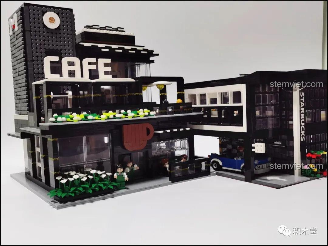 Bức tường ngoài độc đáo của bộ lắp ghép Juhang Technology 86007 Quán Cà Phê Góc Phố, với thiết kế chấm tròn dày đặc, vừa ấn tượng vừa tốn công lắp ráp.