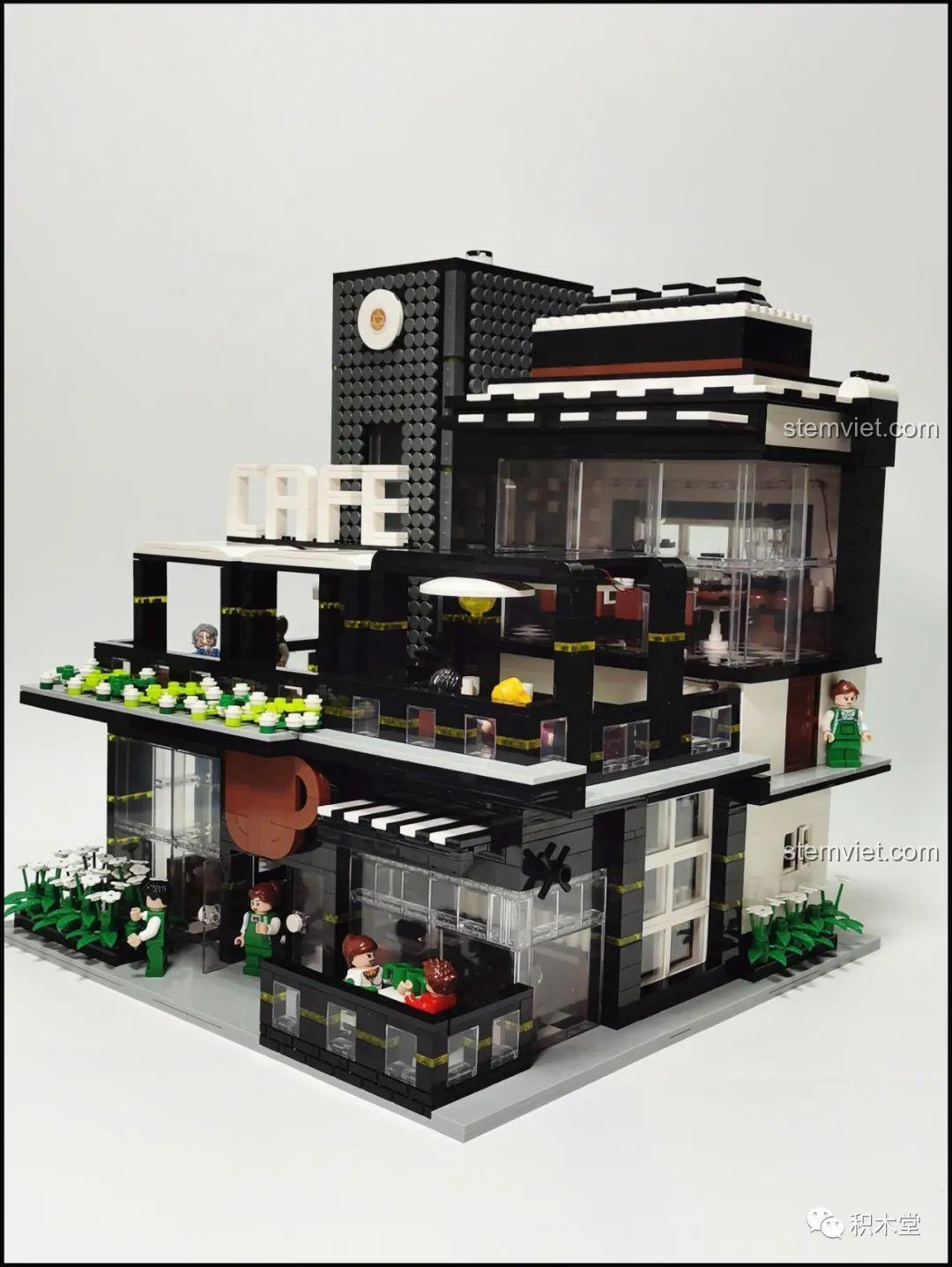 Mặt sau của các minifigures trong bộ lắp ghép Juhang Technology 86007 Quán Cà Phê Góc Phố, thể hiện chi tiết trang phục và kiểu tóc.