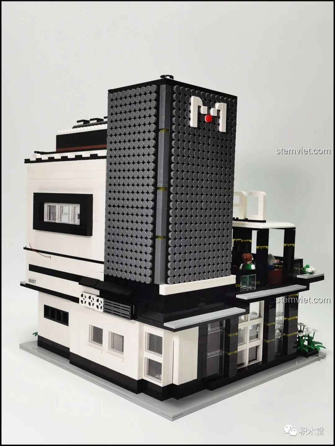 Mặt sau của năm minifigures khách hàng trong bộ lắp ghép Juhang Technology 86007 Quán Cà Phê Góc Phố, thể hiện sự đa dạng về trang phục và kiểu tóc.