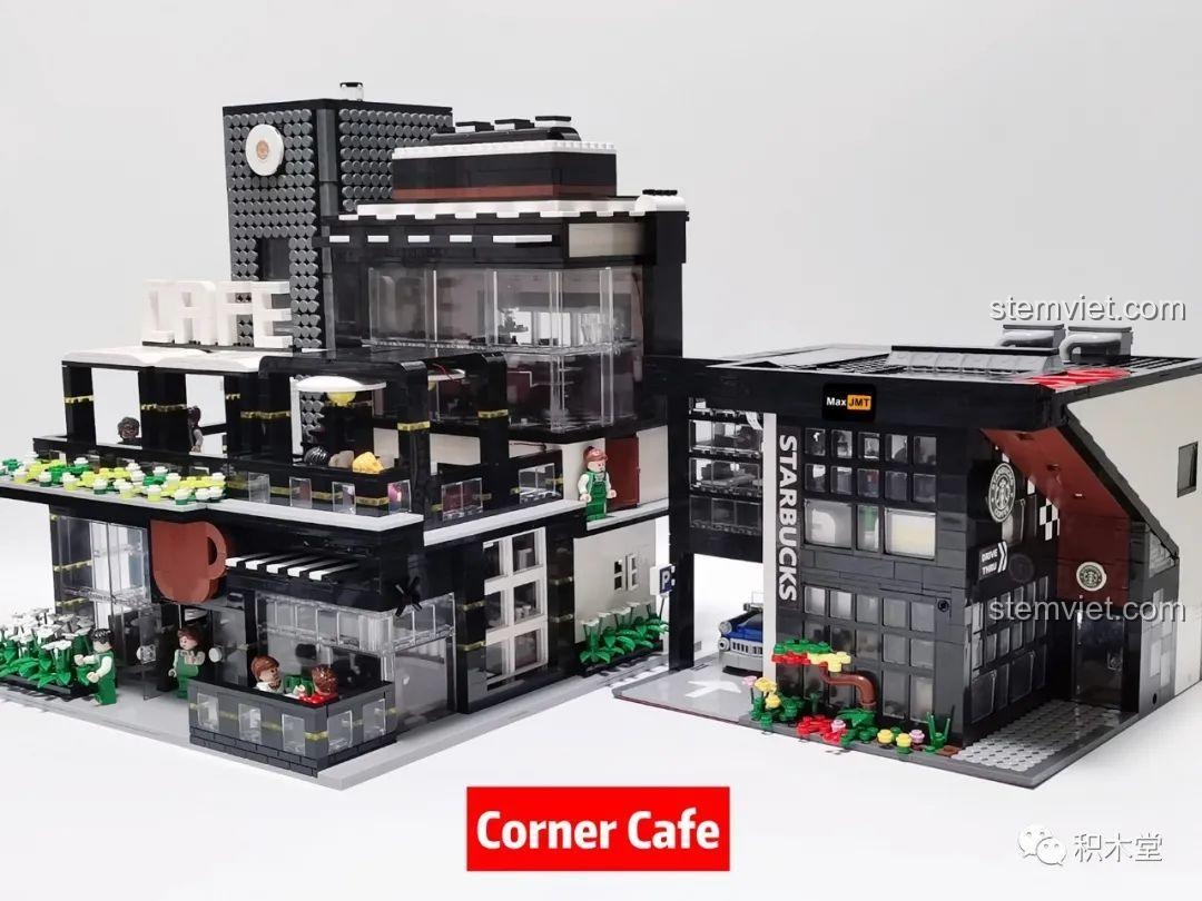 Góc nhìn khác về hiệu ứng đèn LED của bộ lắp ghép Juhang Technology 86007 Quán Cà Phê Góc Phố vào ban đêm, làm nổi bật các khu vực chiếu sáng.