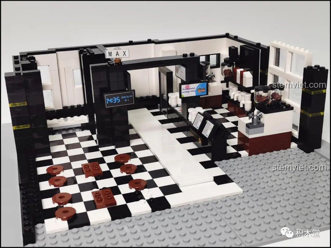 Chi tiết quầy pha chế bên trong Quán Cà Phê Góc Phố Juhang Technology 86007, với nhiều chai lọ và dụng cụ pha chế được tái hiện tỉ mỉ.