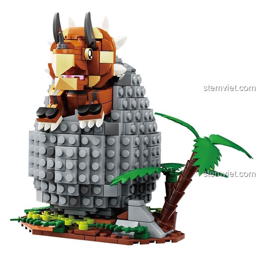 Mô hình khủng long Triceratops dễ thương đang chui ra từ vỏ trứng, sản phẩm của bộ đồ chơi mô hình Kaido.