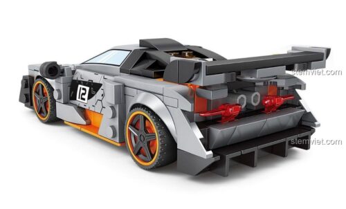 Mô hình McLaren Senna 6119 từ KAZI, góc nhìn từ phía sau, thể hiện chi tiết cánh gió và đèn hậu.