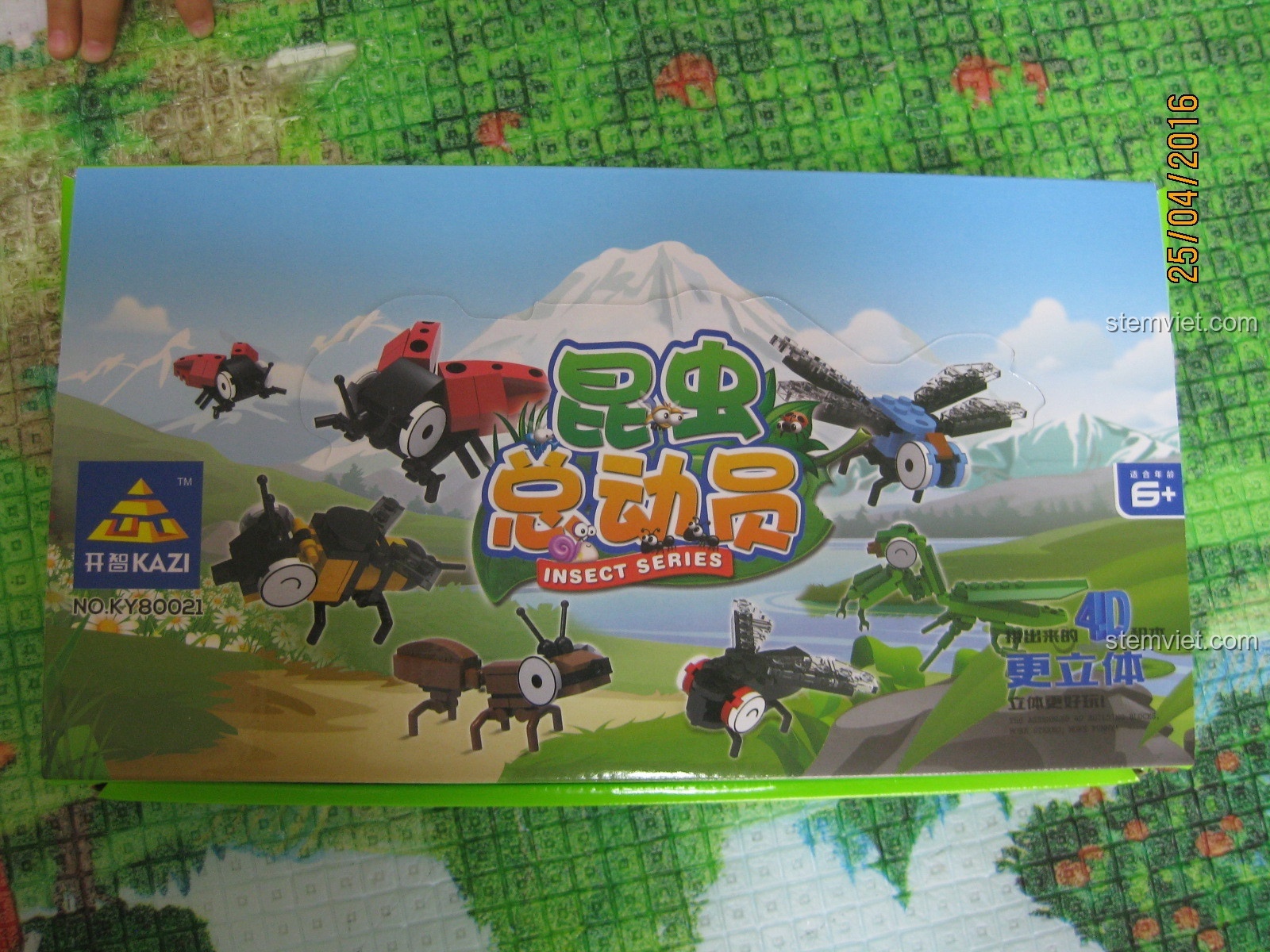 Hộp lớn của bộ đồ chơi KAZI KY80021 Thế giới côn trùng tí hon, quà tặng giá rẻ cho bé trai và bé gái.