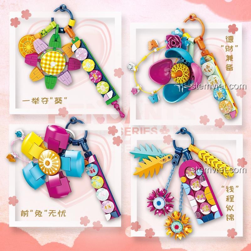 Bốn mẫu móc khóa lắp ráp KAZI KY81112 với thiết kế hoa và biểu tượng may mắn, phụ kiện thời trang độc đáo.