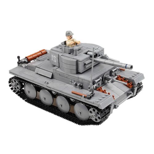 Mô hình lắp ráp xe tăng Đức Panzer II KAZI KY82009 với 868 chi tiết, đồ chơi cho bé trai 6 tuổi.
