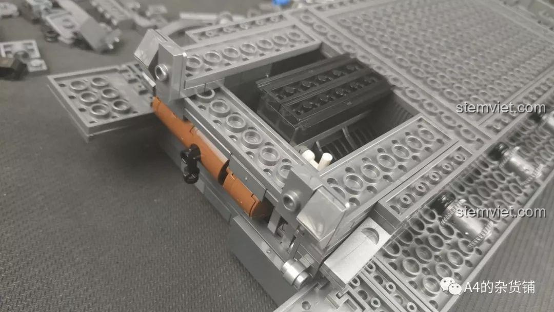 Hệ thống treo và bánh xe của Xe tăng Panzer IV F2 KAZI KY82010 được lắp ráp hoàn chỉnh.