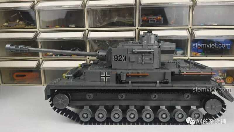Mô hình Xe tăng Panzer IV F2 KAZI KY82010 sau khi lắp ráp hoàn chỉnh, một sản phẩm ấn tượng.