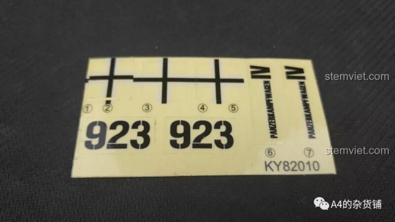 Tấm decal đi kèm bộ lắp ráp KAZI KY82010 để trang trí cho mô hình Xe tăng Panzer IV F2.