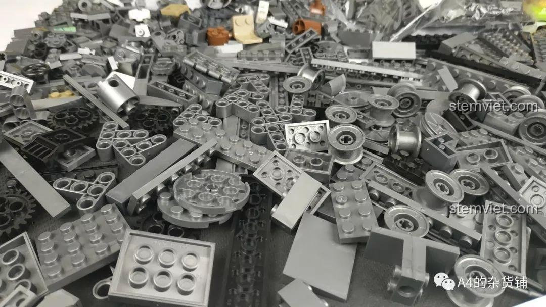 Toàn bộ 1193 mảnh ghép màu xám của bộ đồ chơi xây dựng Xe tăng Đức Panzer IV KAZI KY82010.