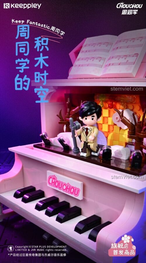 Cận cảnh minifigure Châu Kiệt Luân đang ngồi bên cây đàn piano màu hồng từ bộ đồ chơi mô hình Keeppley DZ0155.