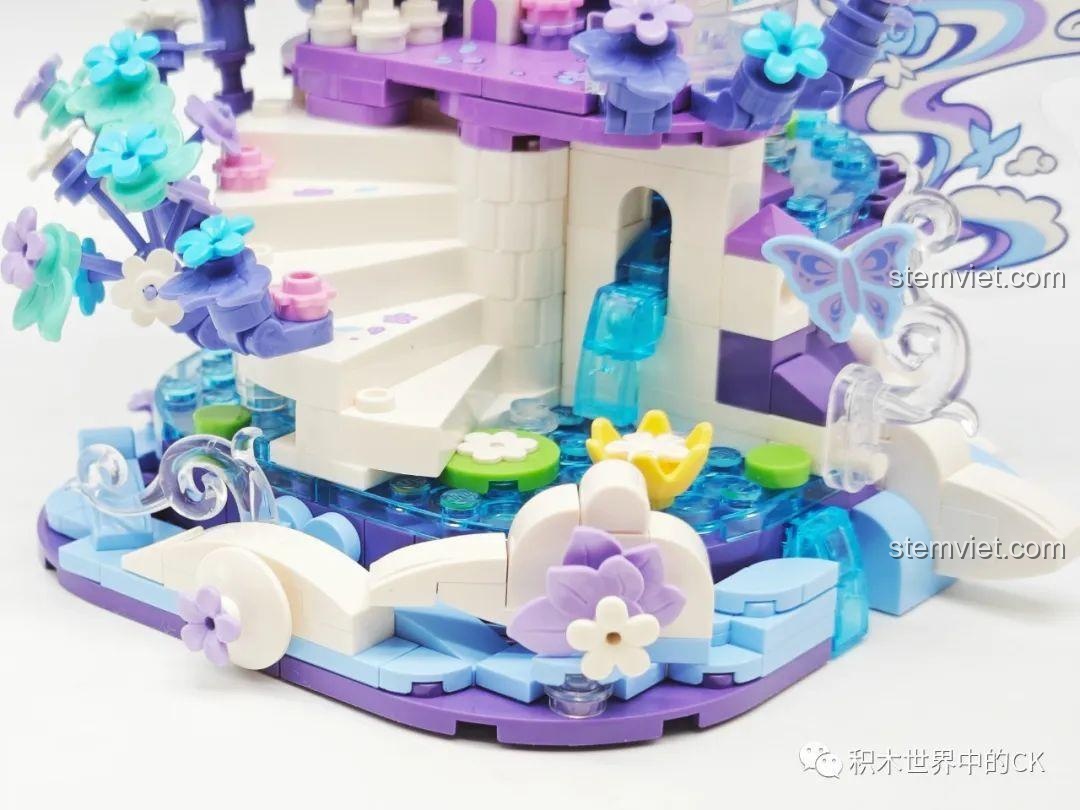 Chi tiết cảnh quan của set đồ chơi Điêu Thuyền Giấc Mơ Đêm Hè, thể hiện sự tinh tế của bộ khối lắp ghép 103.